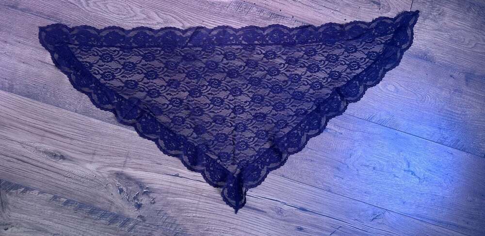 Black Floral Lace Triangular Mantilla Chapel Veil